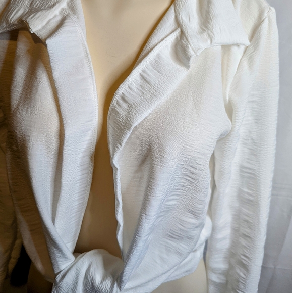 PrettyLittleThing | Women's | Textured Tie Front Shirt | Size 4 - Picture 11 of 12